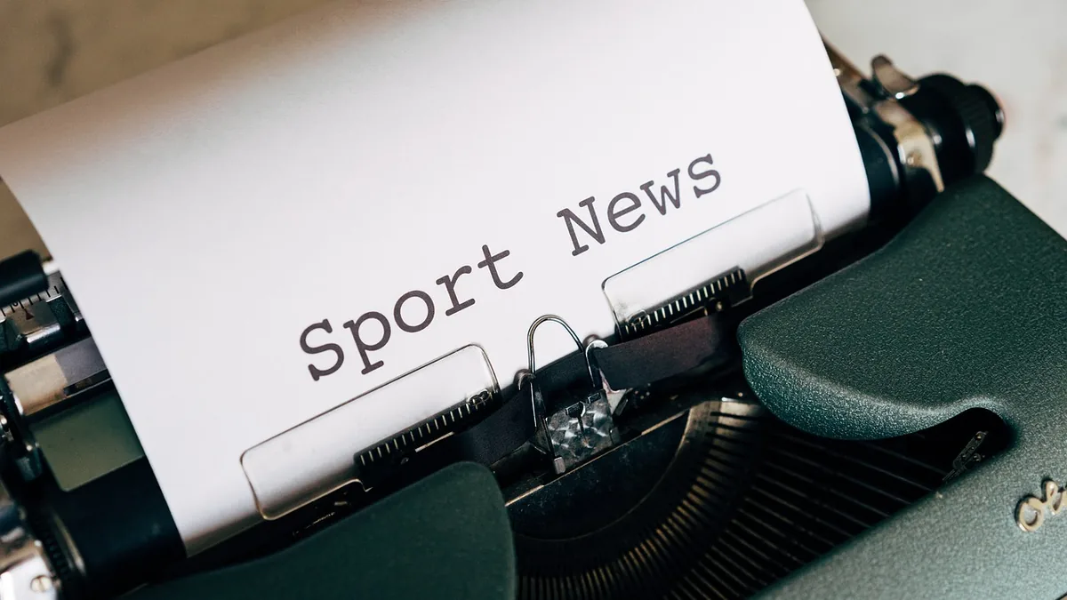 Telefon ve bilgisayar ekranlarında spor haberi sayfası taslağı