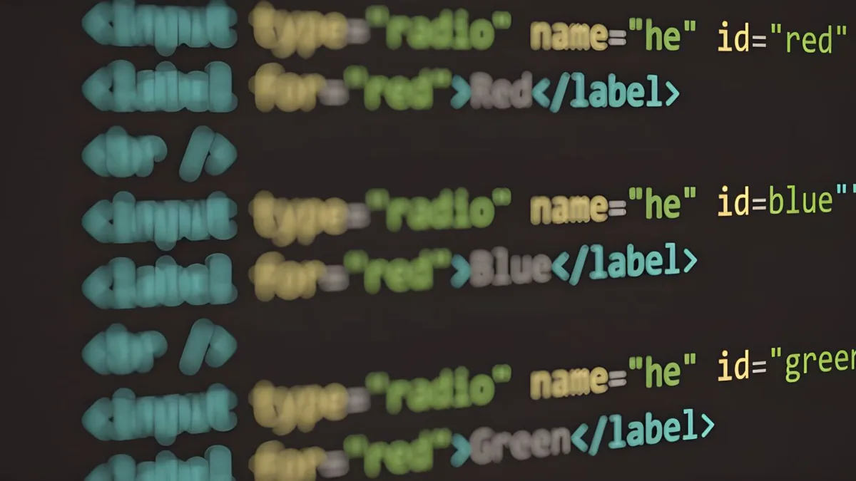 Bilgisayar ekranında web sayfasına ait HTML kodları